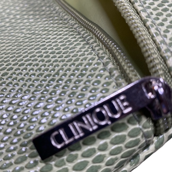 CLINIQUE Faux Snakeskin Cosmetic Bag Set (2) in New Spring Green - Picture 10 of 10
